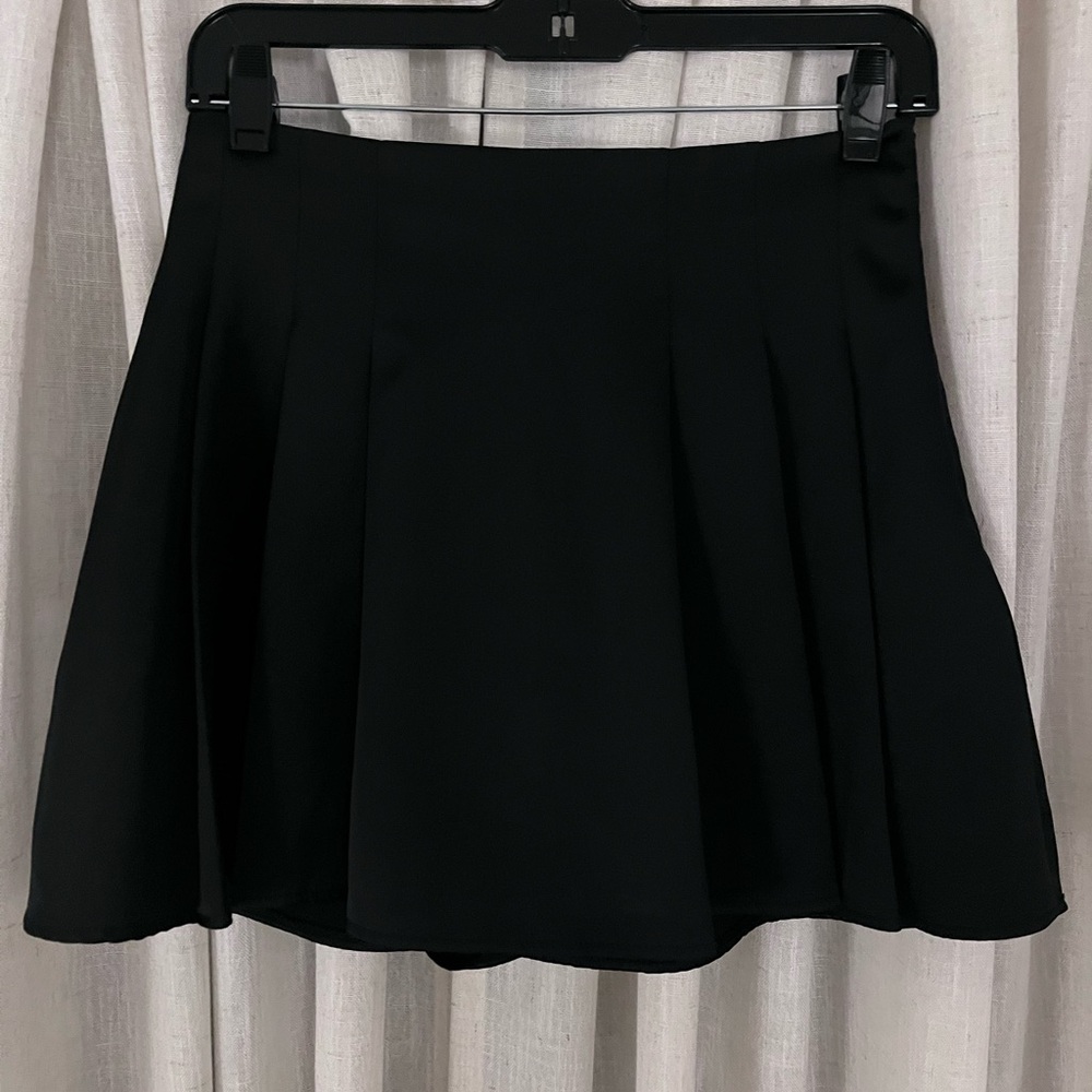 Zara Women’s Pleated Silk Skirt